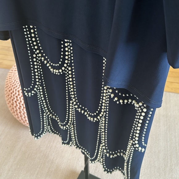 Dress dark navy.  Pearls at bottom - Picture 2 of 5